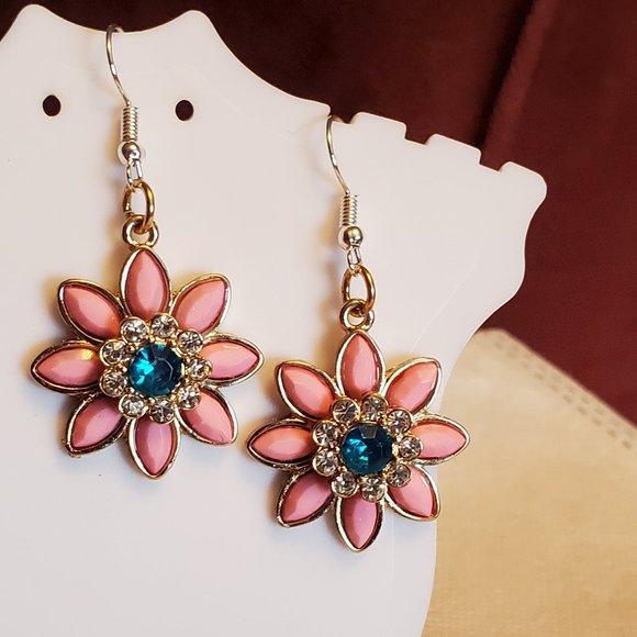 Gold Tone Flower Theme Dangle Hook Earrings Style